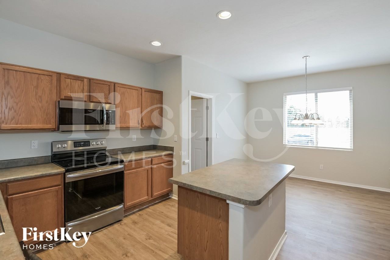 5502 W Red Rock Ridge St - Photo 5 of 15