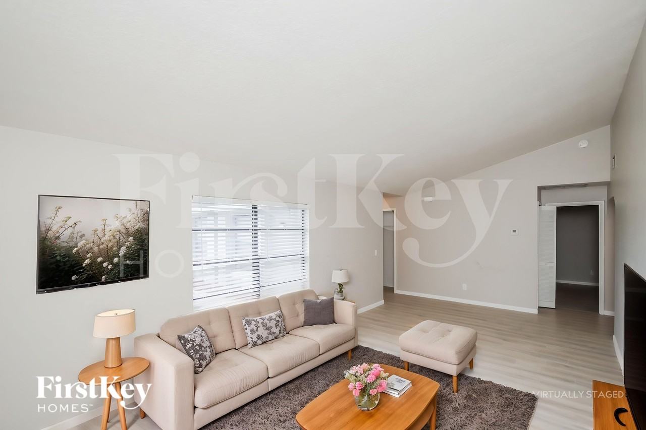 1377 Prum Ave Nw - Photo 4 of 19