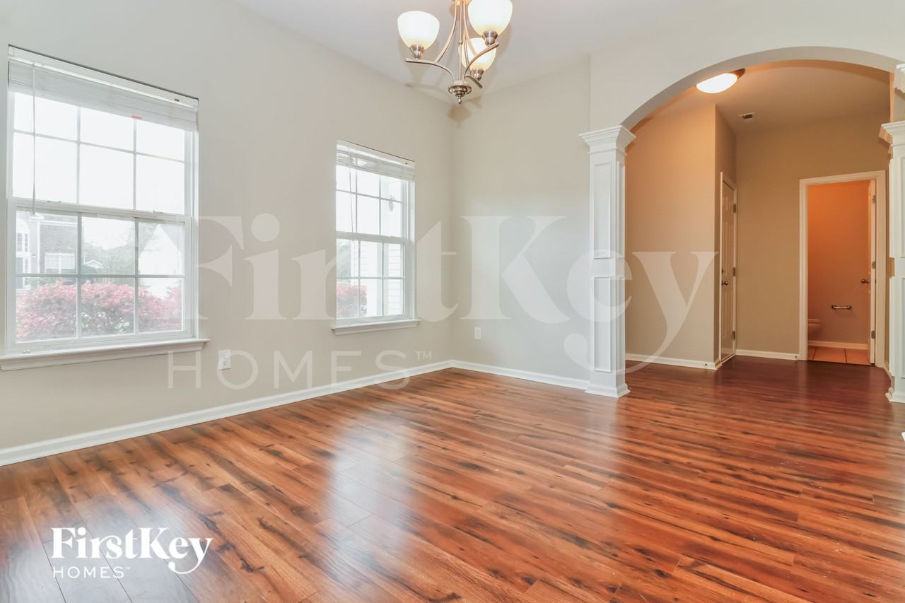 223 Silk Oak Dr - Photo 2 of 13