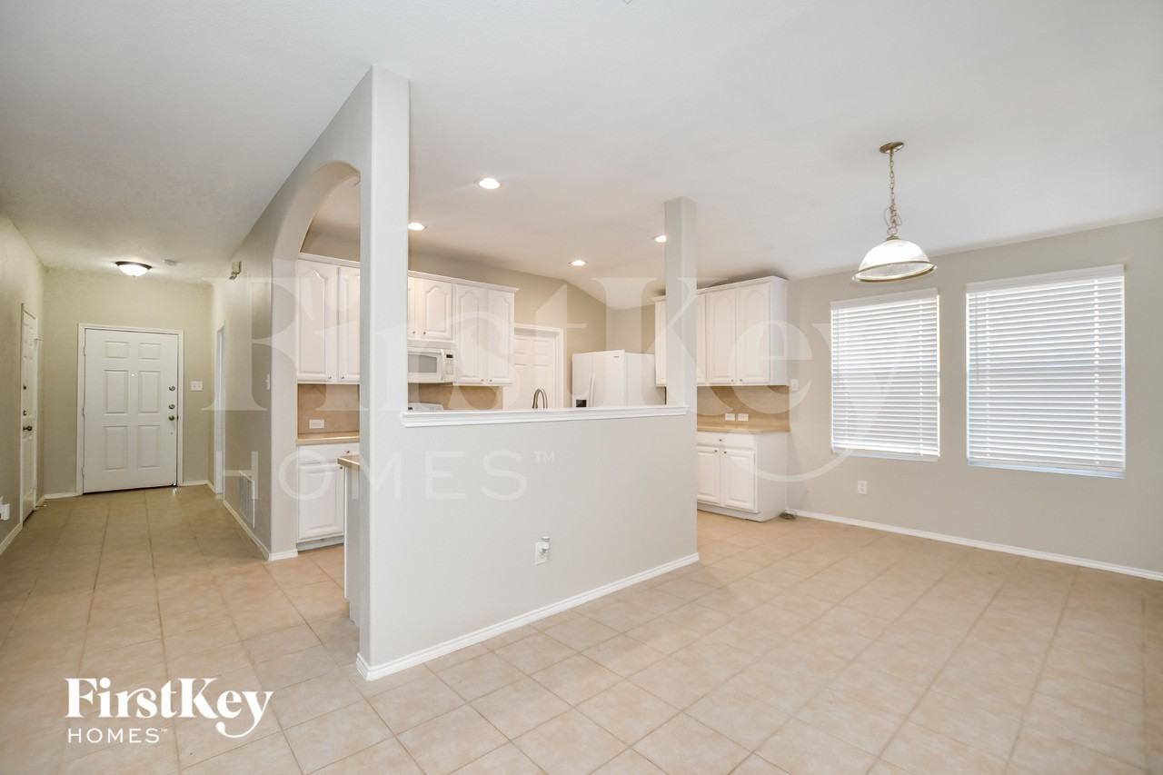 716 Austin Ln - Photo 5 of 16