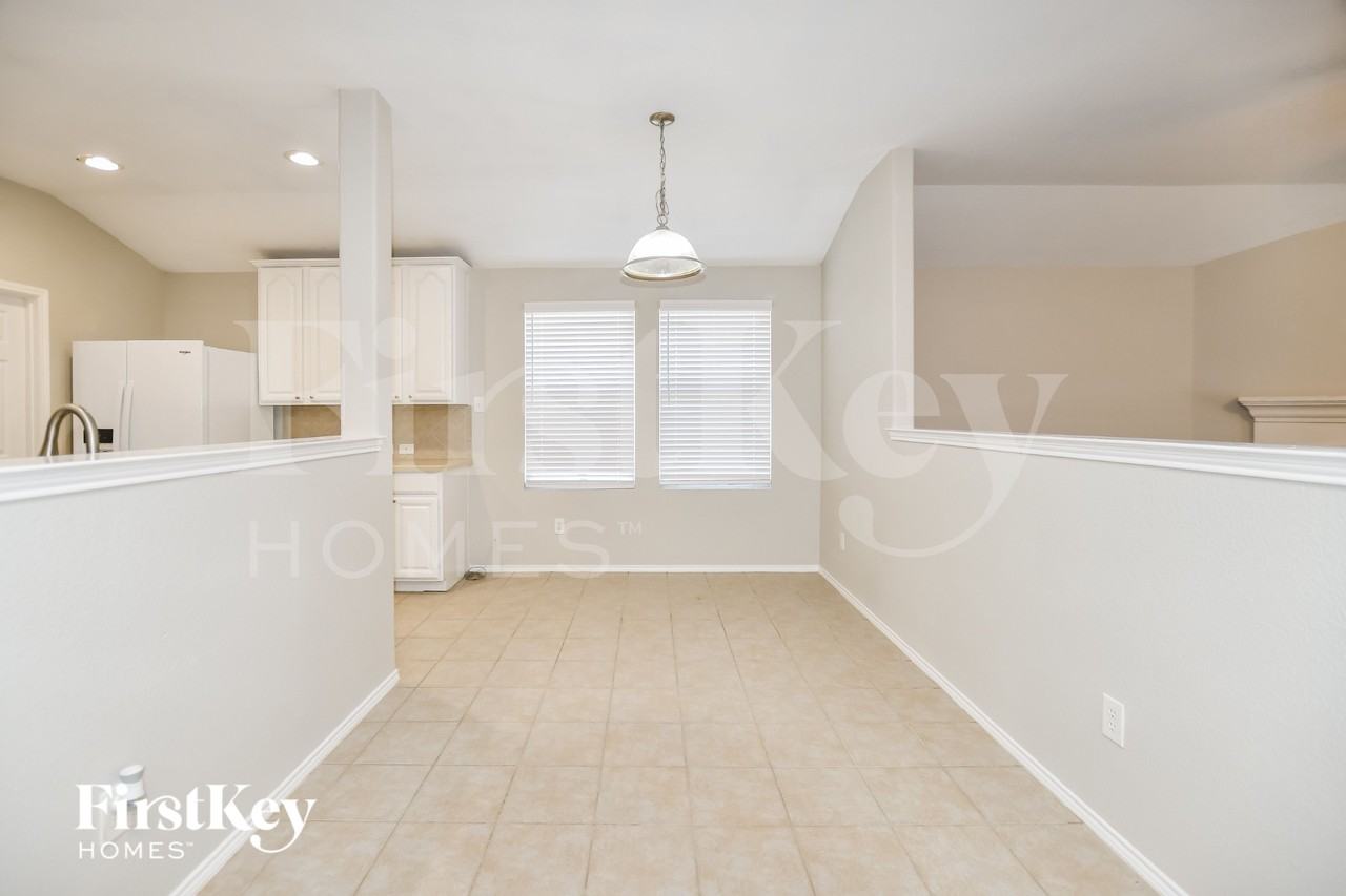 716 Austin Ln - Photo 6 of 16