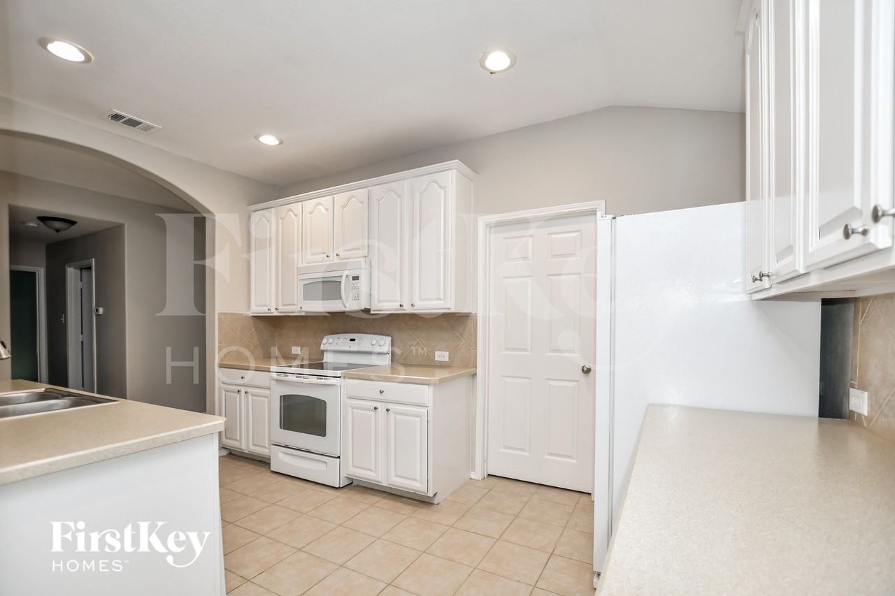 716 Austin Ln - Photo 7 of 16