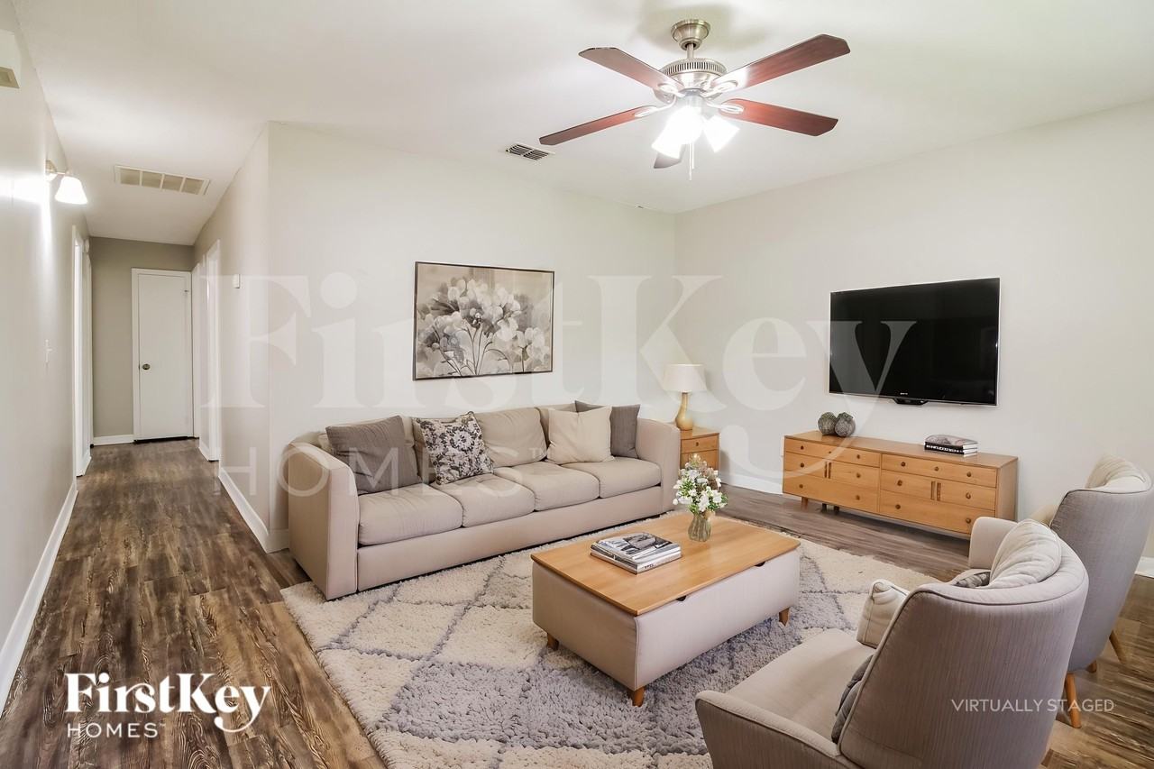 7742 Club Duclay Dr - Photo 3 of 20