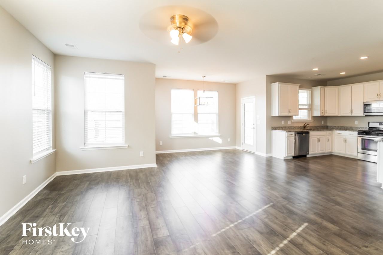 105 Sugeree Dr - Photo 3 of 15
