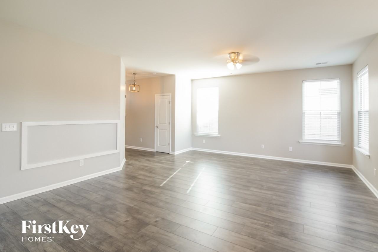 105 Sugeree Dr - Photo 4 of 15