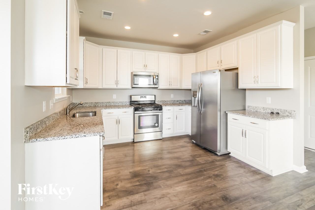 105 Sugeree Dr - Photo 6 of 15