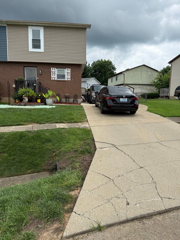 703 Brian Ct - Photo 2 of 27