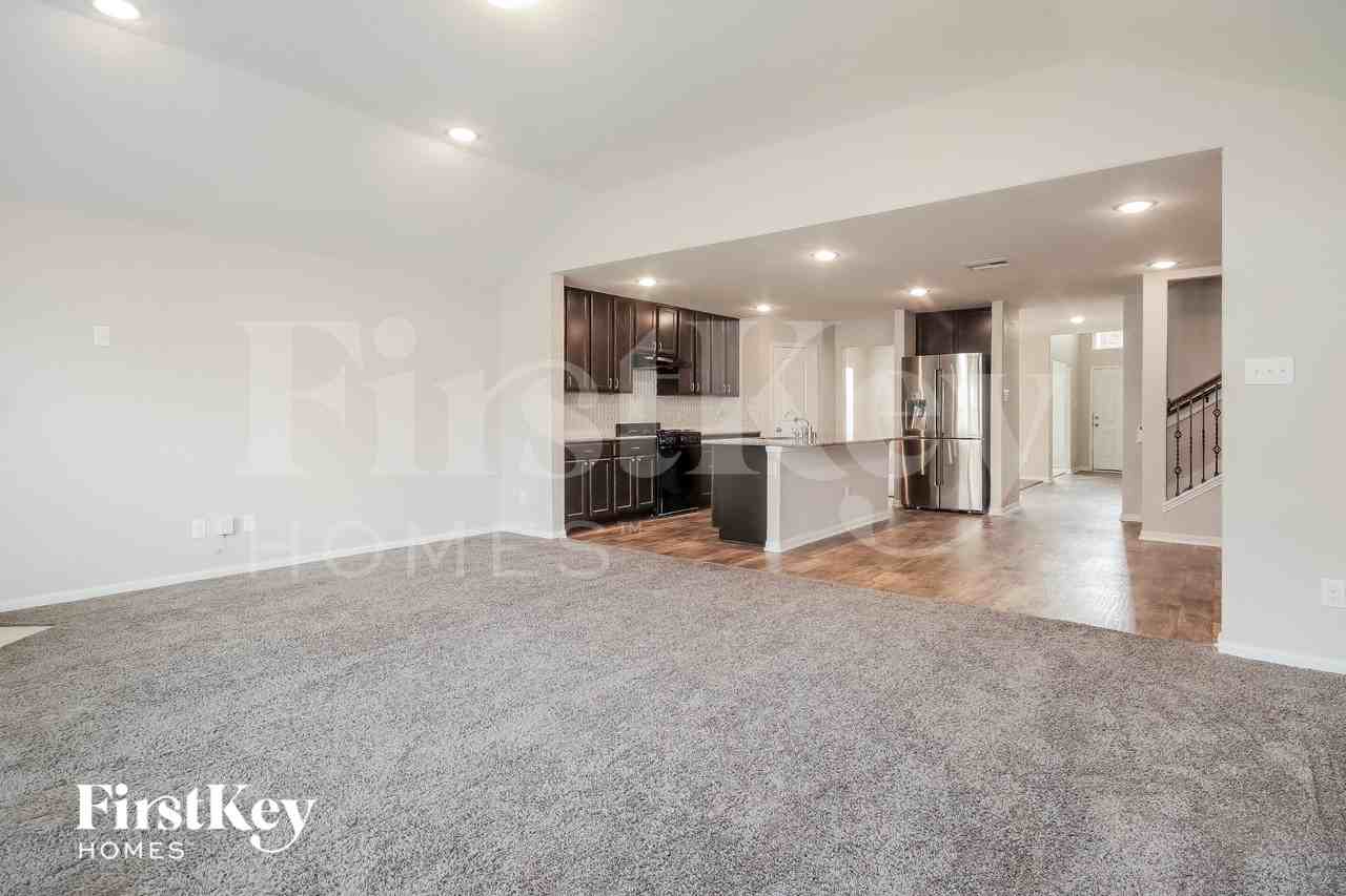 1023 Ranch Oak Dr - Photo 3 of 15