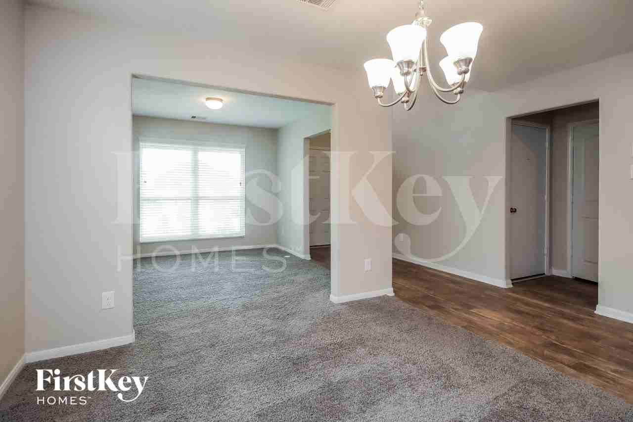 1023 Ranch Oak Dr - Photo 5 of 15