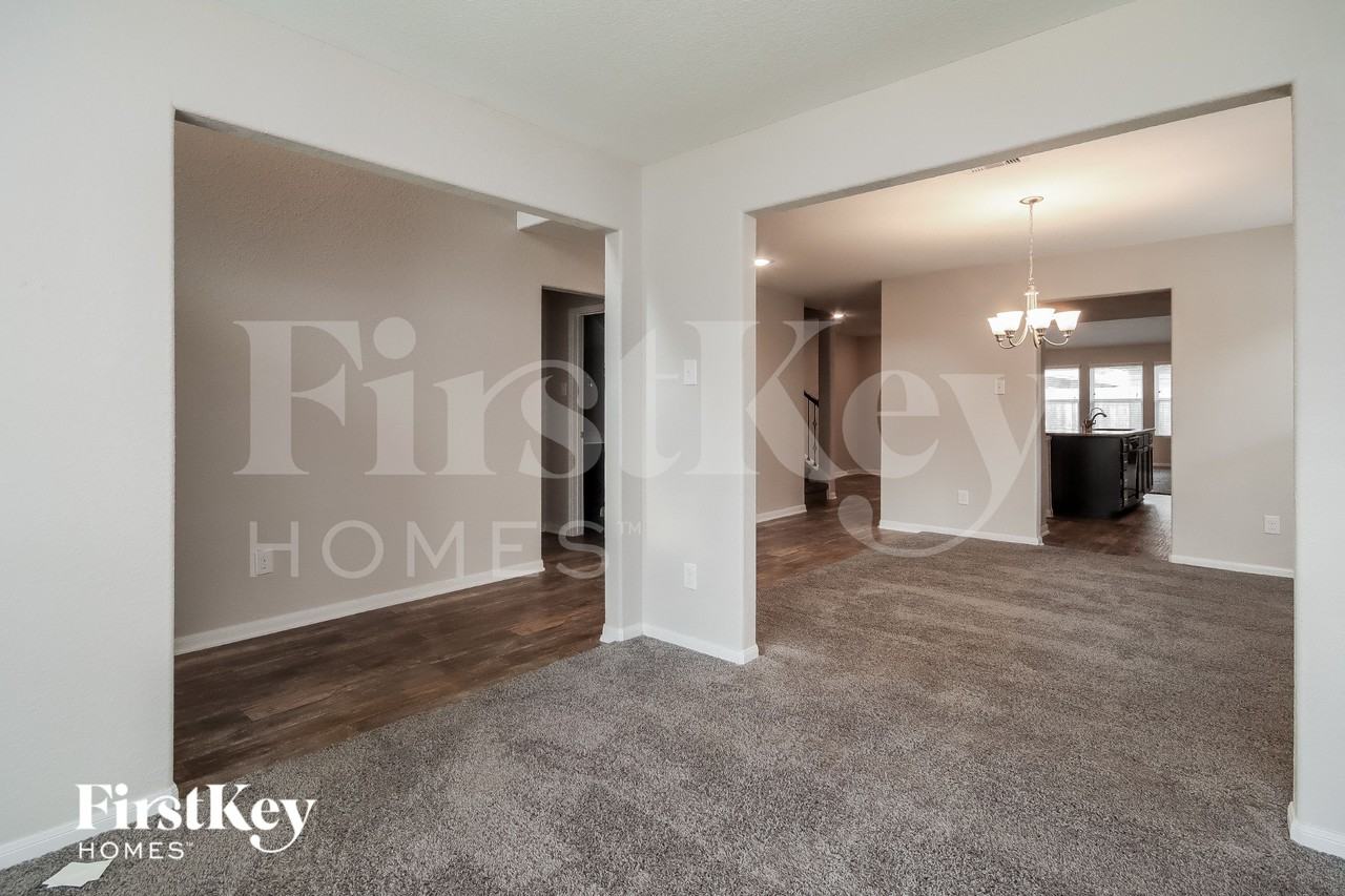 1023 Ranch Oak Dr - Photo 6 of 15