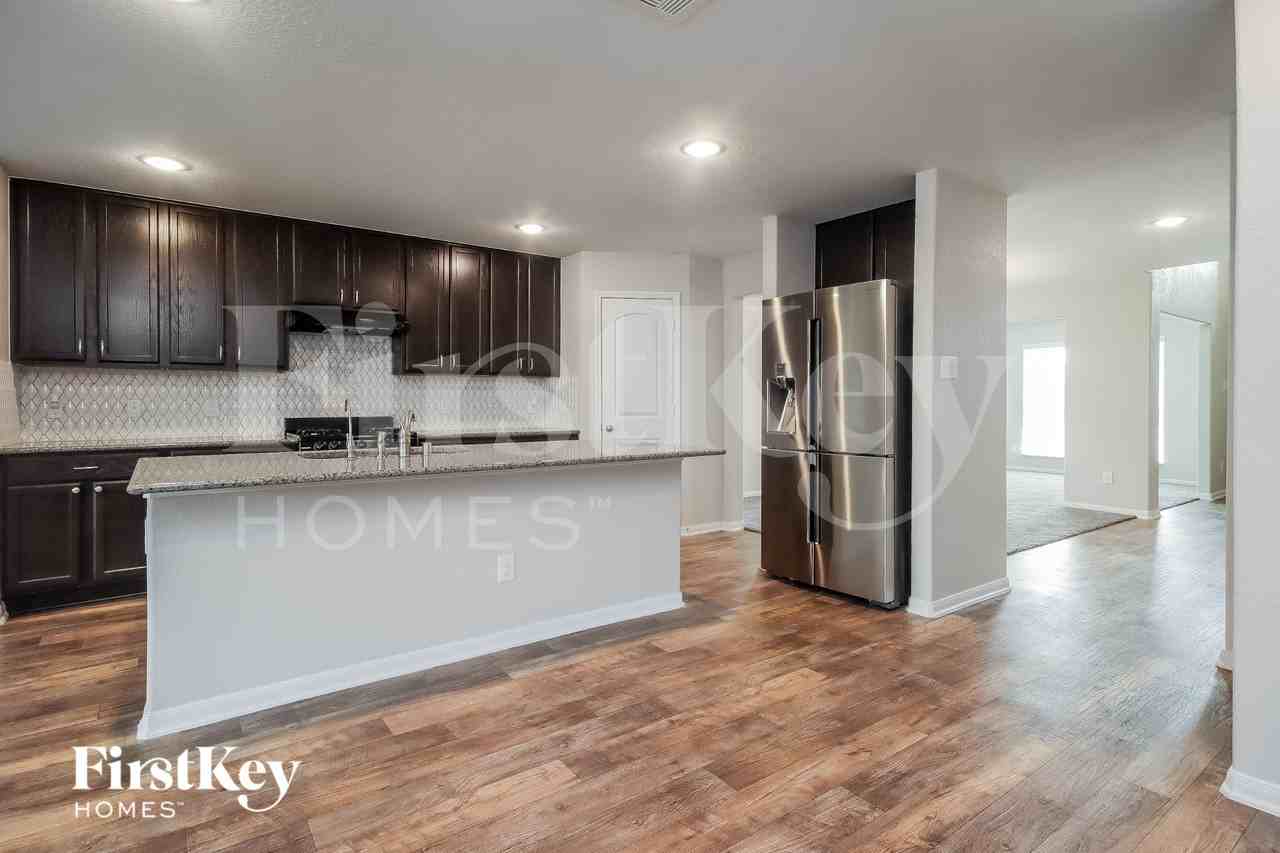 1023 Ranch Oak Dr - Photo 7 of 15