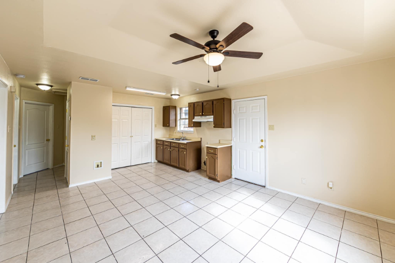 604 Gage Loop - Photo 4 of 18
