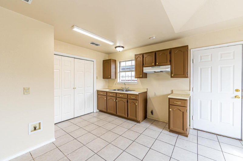 604 Gage Loop - Photo 6 of 18