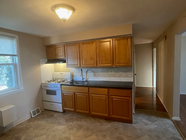 1201 Friendship St #6 - Photo 4 of 9