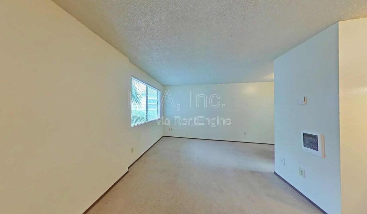 327 Nw 12th St - Photo 2 of 10