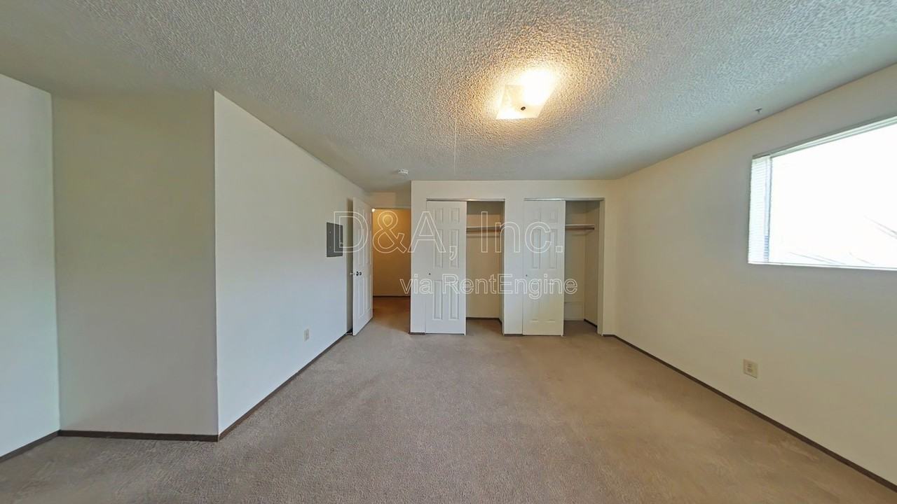 327 Nw 12th St - Photo 5 of 10