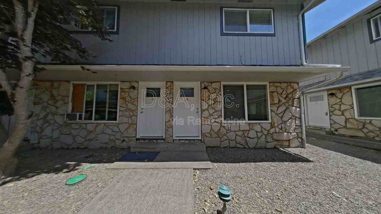 140 Ne Conifer Blvd #8