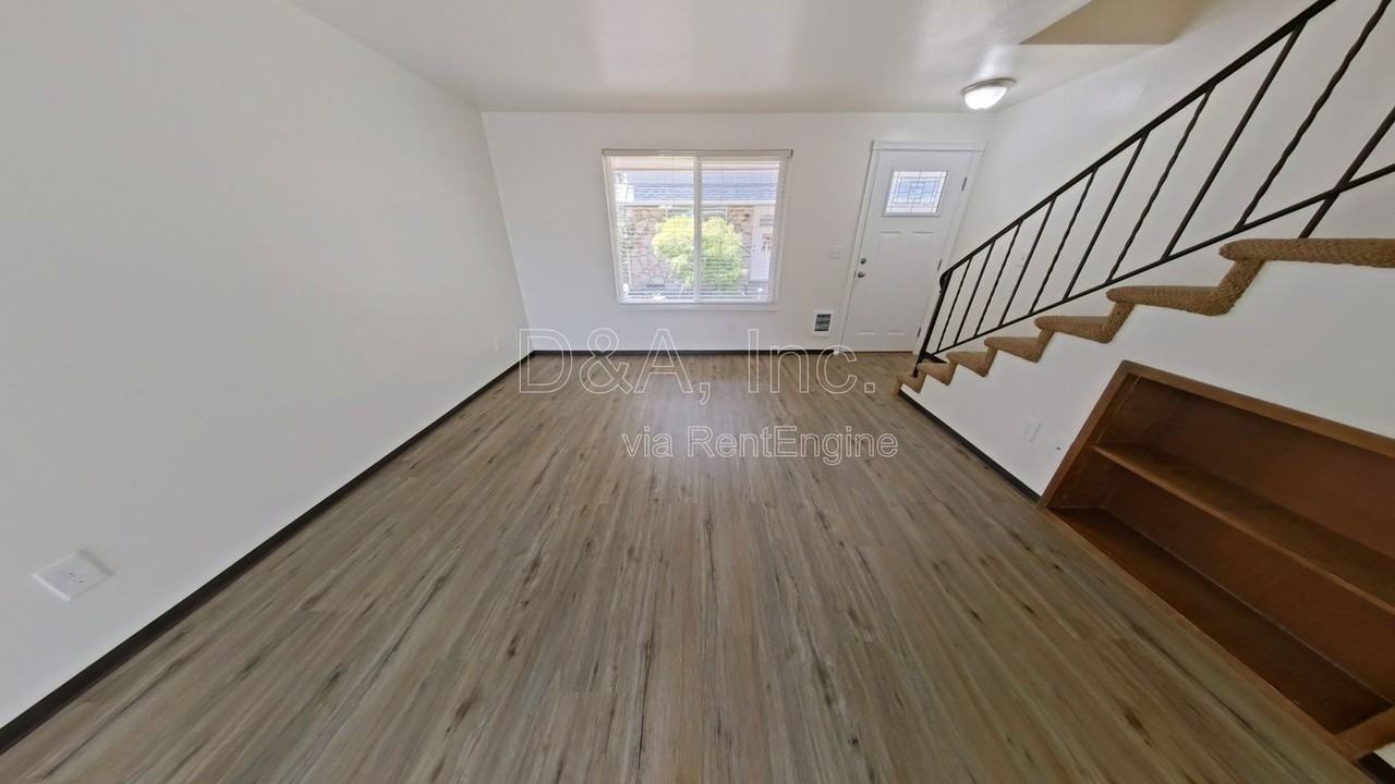 140 Ne Conifer Blvd #8 - Photo 2 of 12