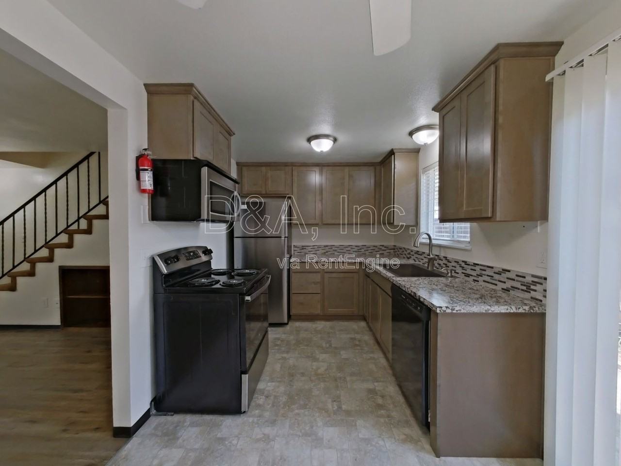140 Ne Conifer Blvd #8 - Photo 3 of 12
