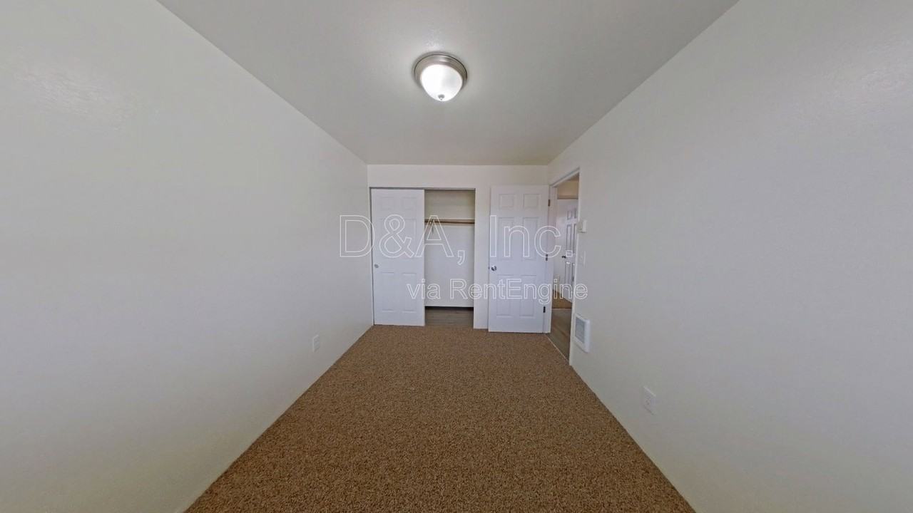 140 Ne Conifer Blvd #8 - Photo 6 of 12