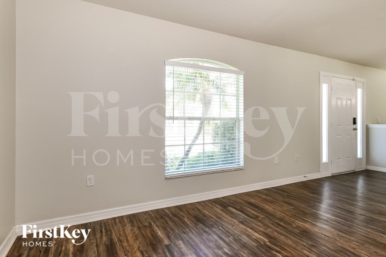 557 Reddicks Cir - Photo 5 of 15