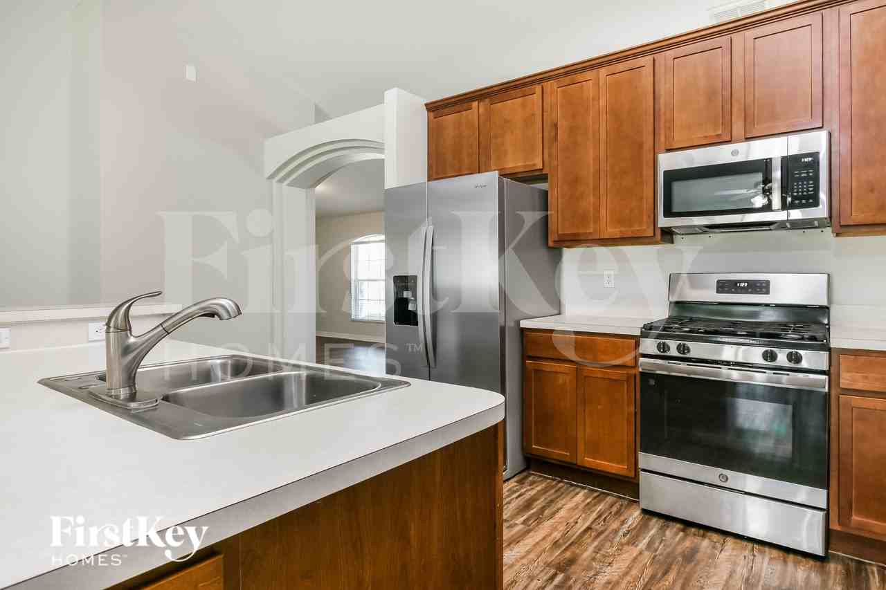 557 Reddicks Cir - Photo 7 of 15