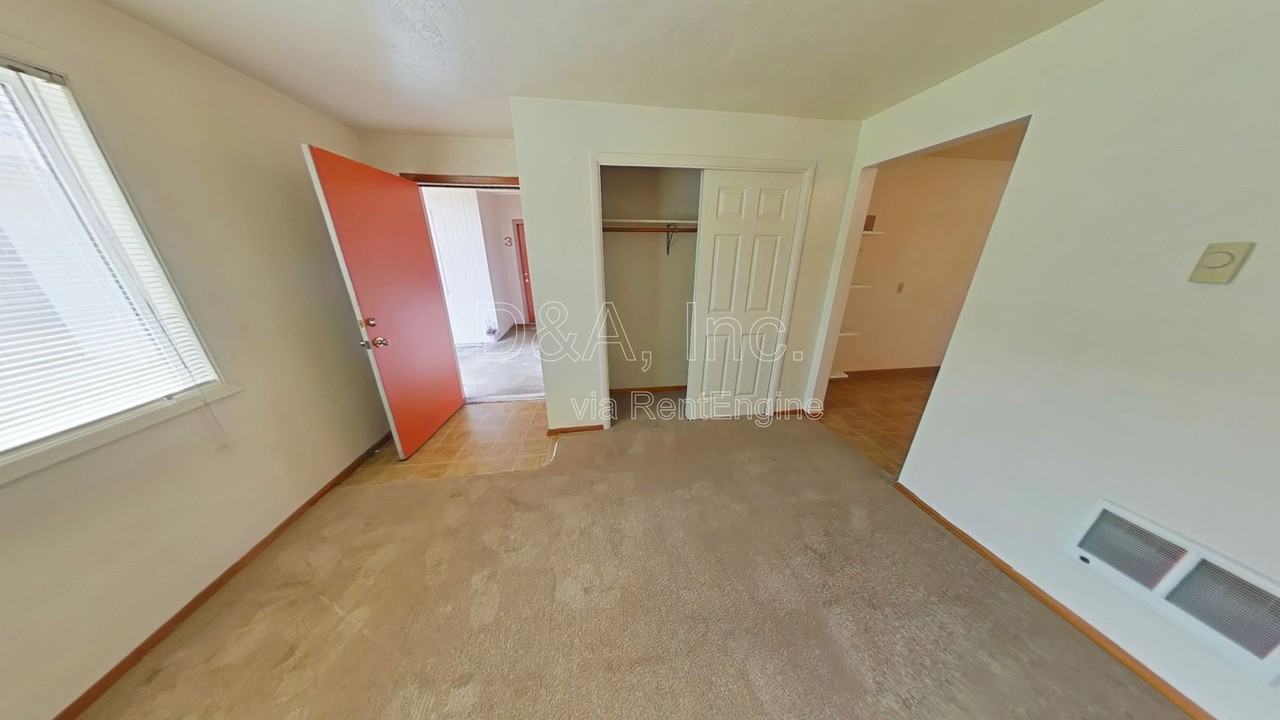 960 Nw Cleveland Ave #1 - Photo 2 of 10