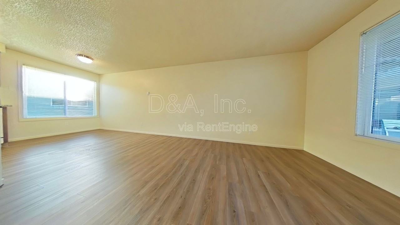 416 Ermine St Se - Photo 4 of 13