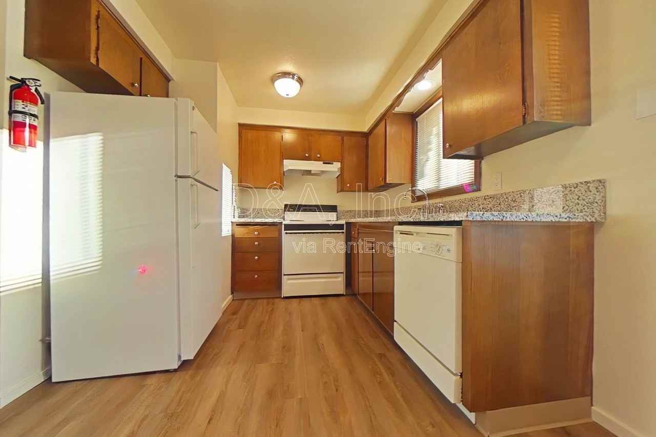 416 Ermine St Se - Photo 6 of 13