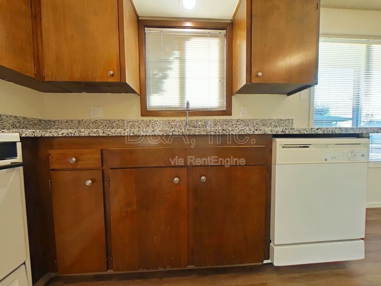 416 Ermine St Se - Photo 7 of 13