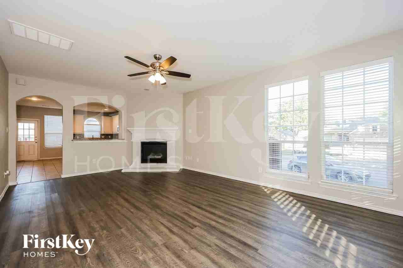 7060 Chapelridge Dr - Photo 2 of 17