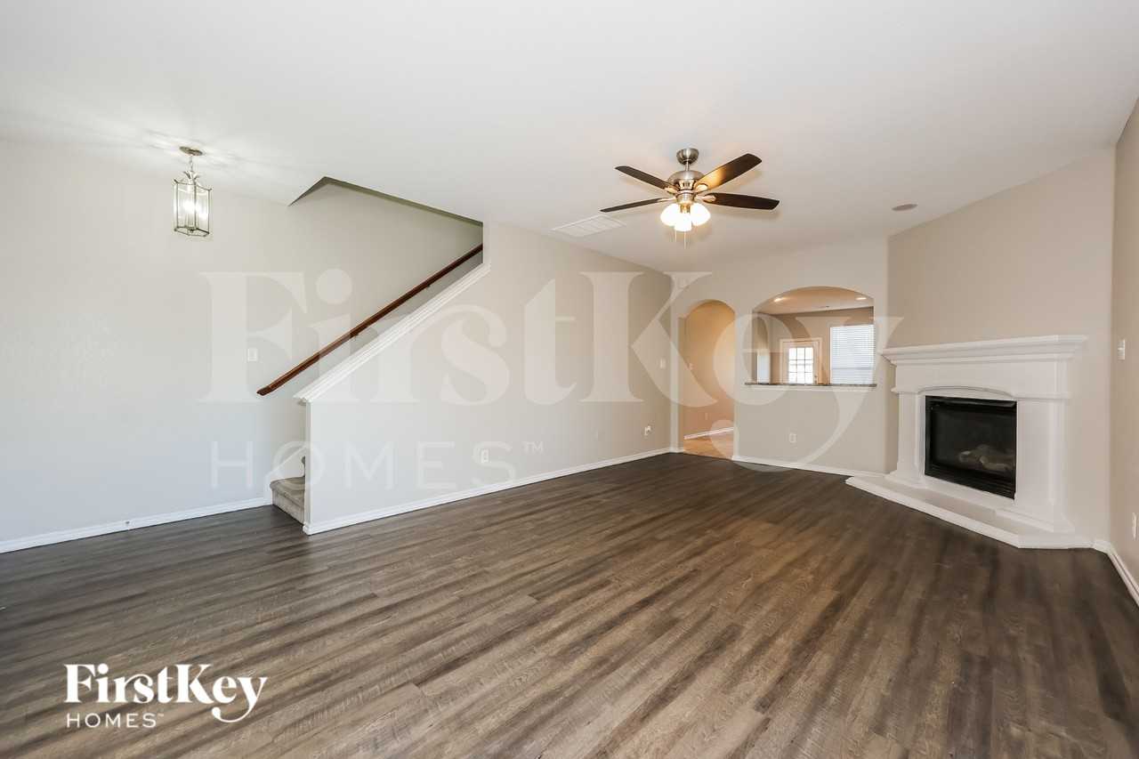 7060 Chapelridge Dr - Photo 3 of 17