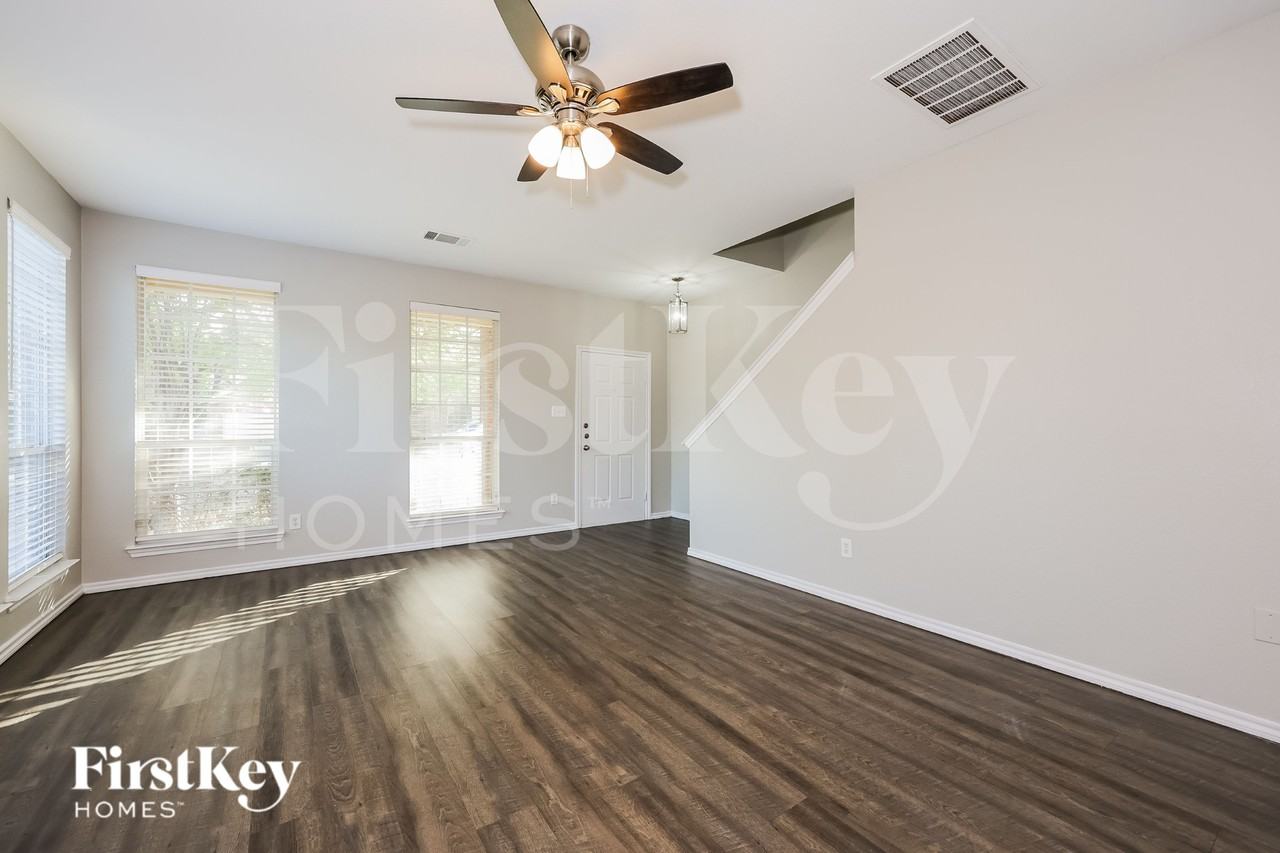 7060 Chapelridge Dr - Photo 4 of 17
