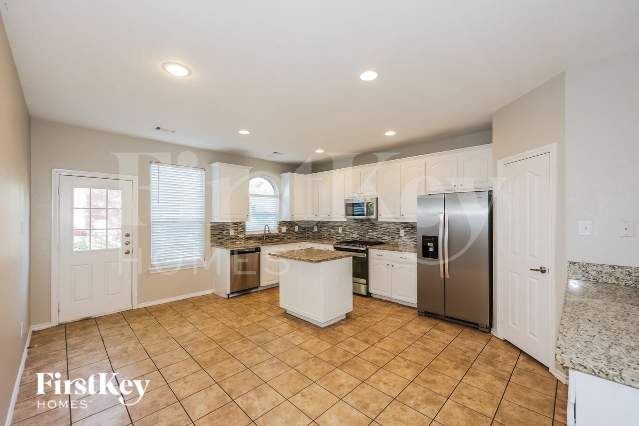 7060 Chapelridge Dr - Photo 6 of 17