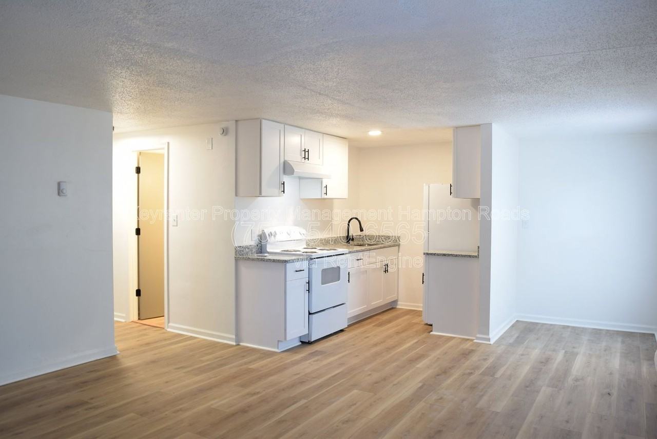 6249 Alexander St #E - Photo 3 of 16