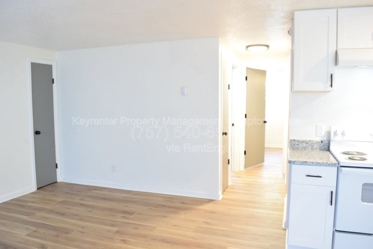 6249 Alexander St #E - Photo 6 of 16