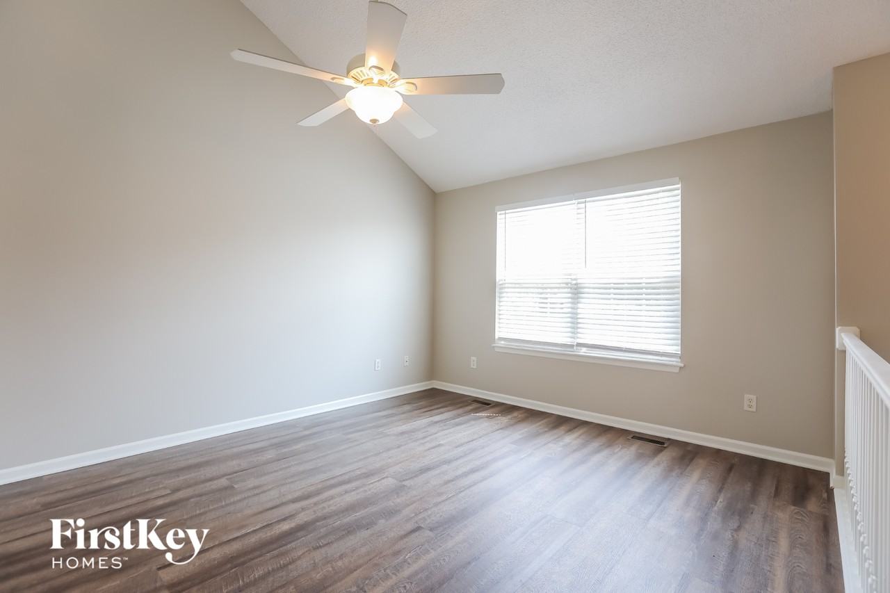 11036 N Mckinley Ave - Photo 3 of 15