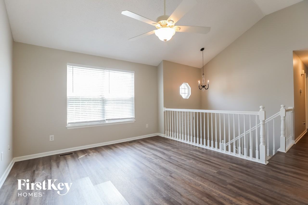 11036 N Mckinley Ave - Photo 4 of 15