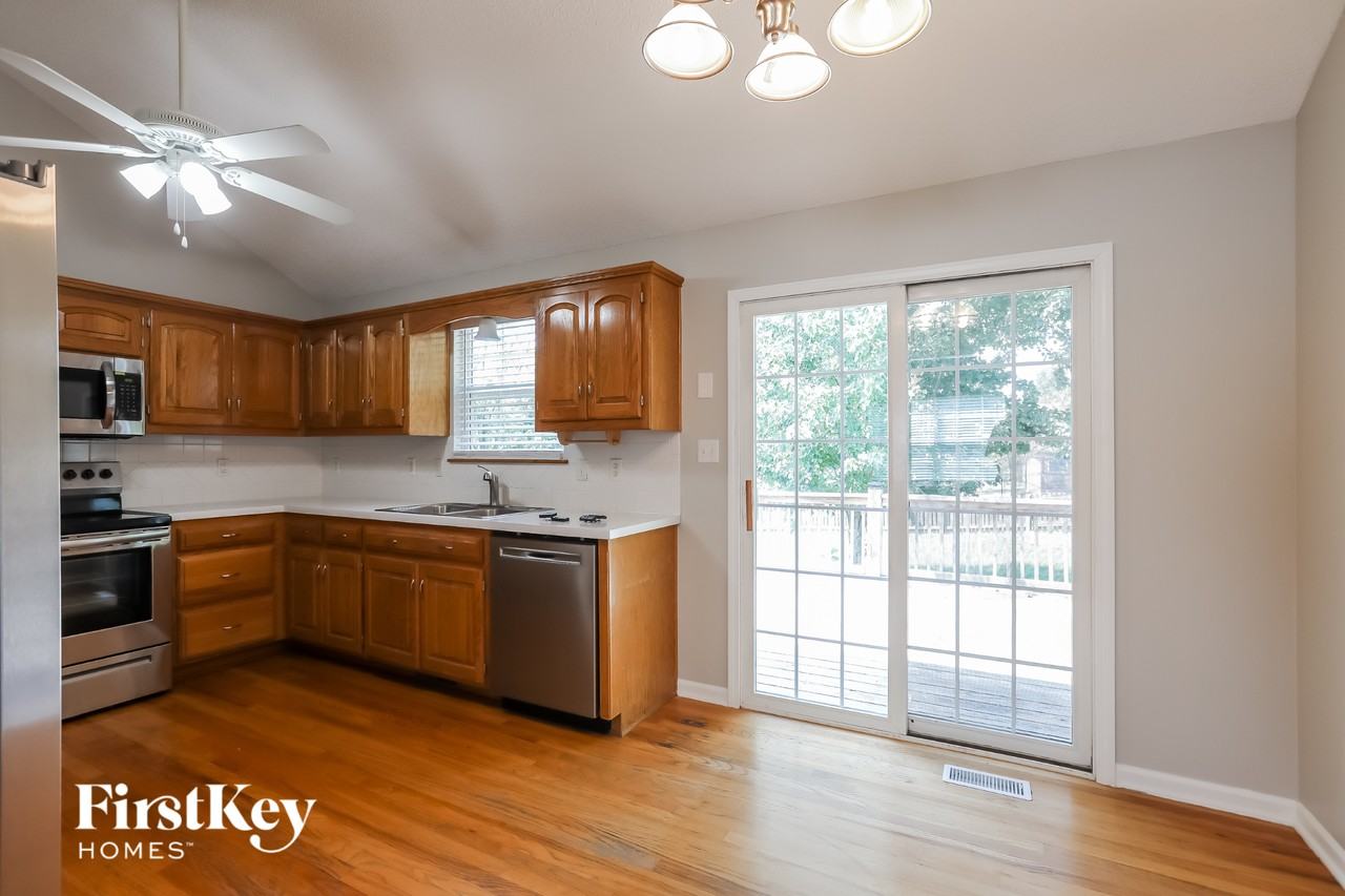 11036 N Mckinley Ave - Photo 5 of 15