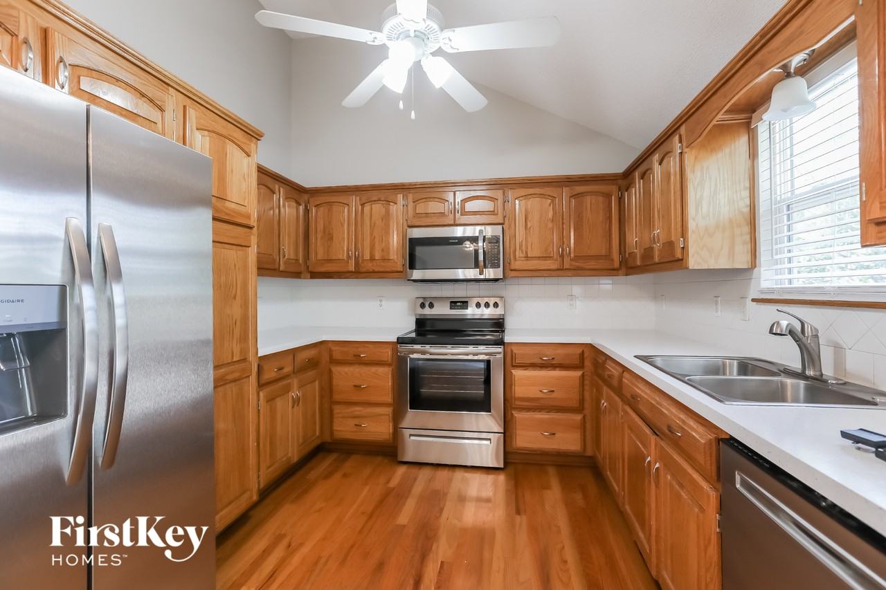11036 N Mckinley Ave - Photo 6 of 15