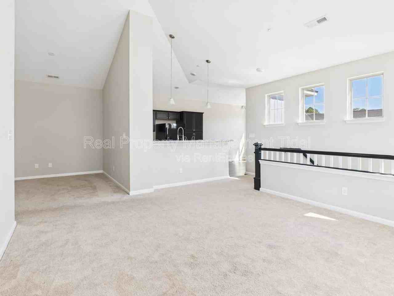 604 Kathy Ann Way W - Photo 6 of 21