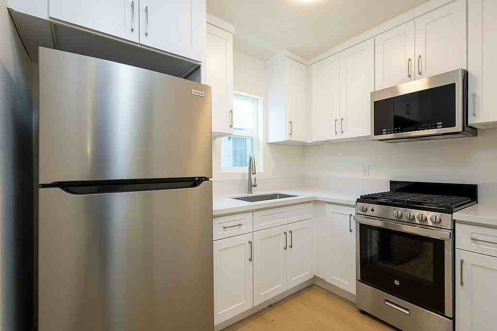 914 E Martin Luther King Jr Blvd - Photo 2 of 21