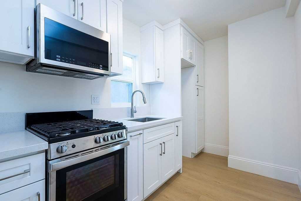 914 E Martin Luther King Jr Blvd - Photo 3 of 21