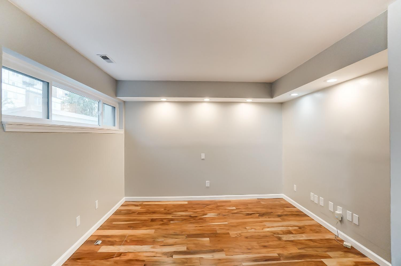 114 E Corry St - Photo 6 of 38