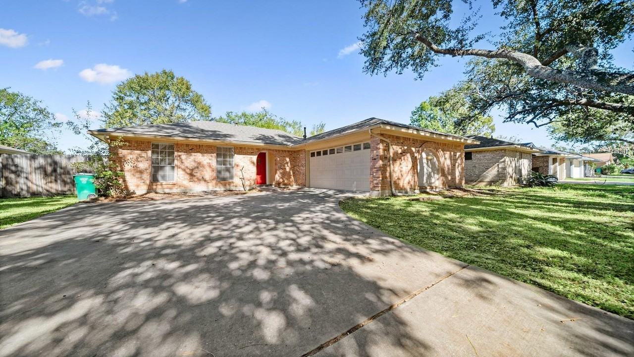 810 Sunnybrook Ln - Photo 2 of 27