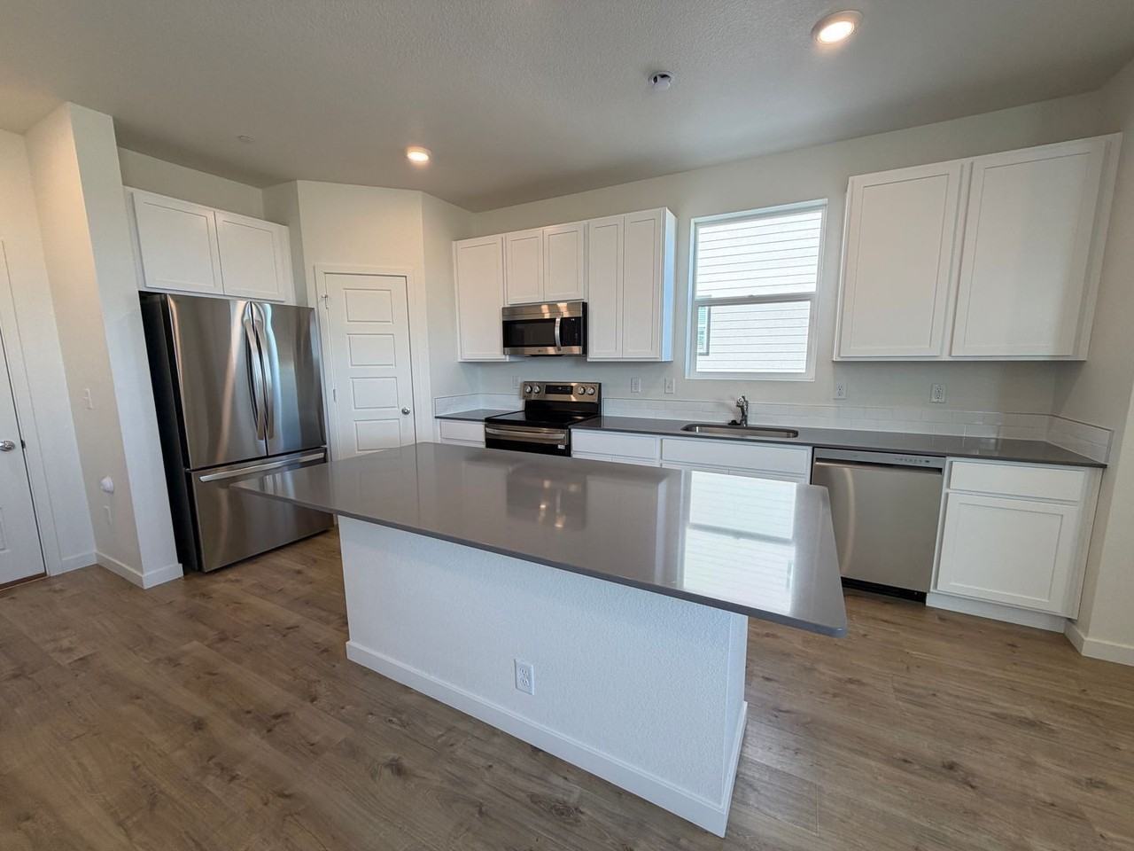 3932 Pinnacles Ct - Photo 7 of 33