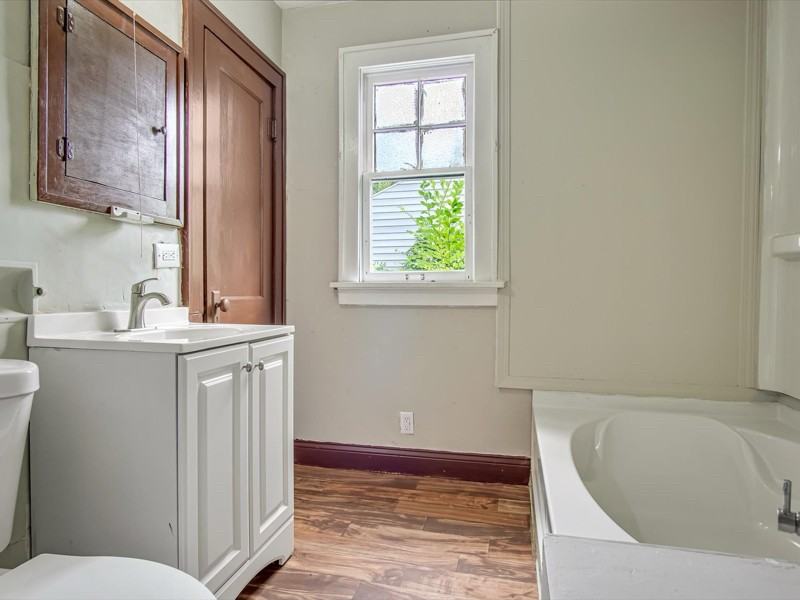 5611 Hallows Ave - Photo 7 of 12