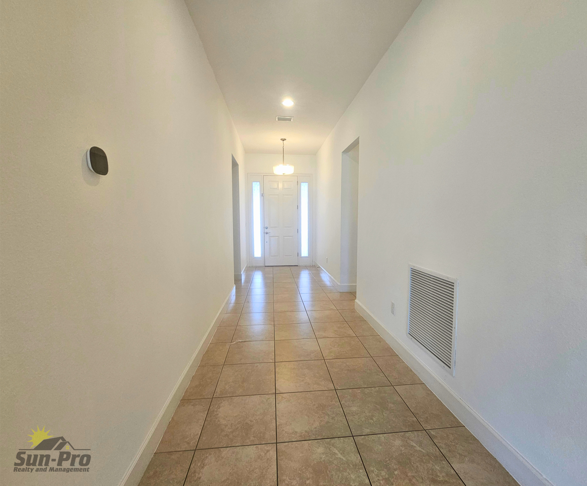 6235 W Fallsgrove Ln - Photo 3 of 34