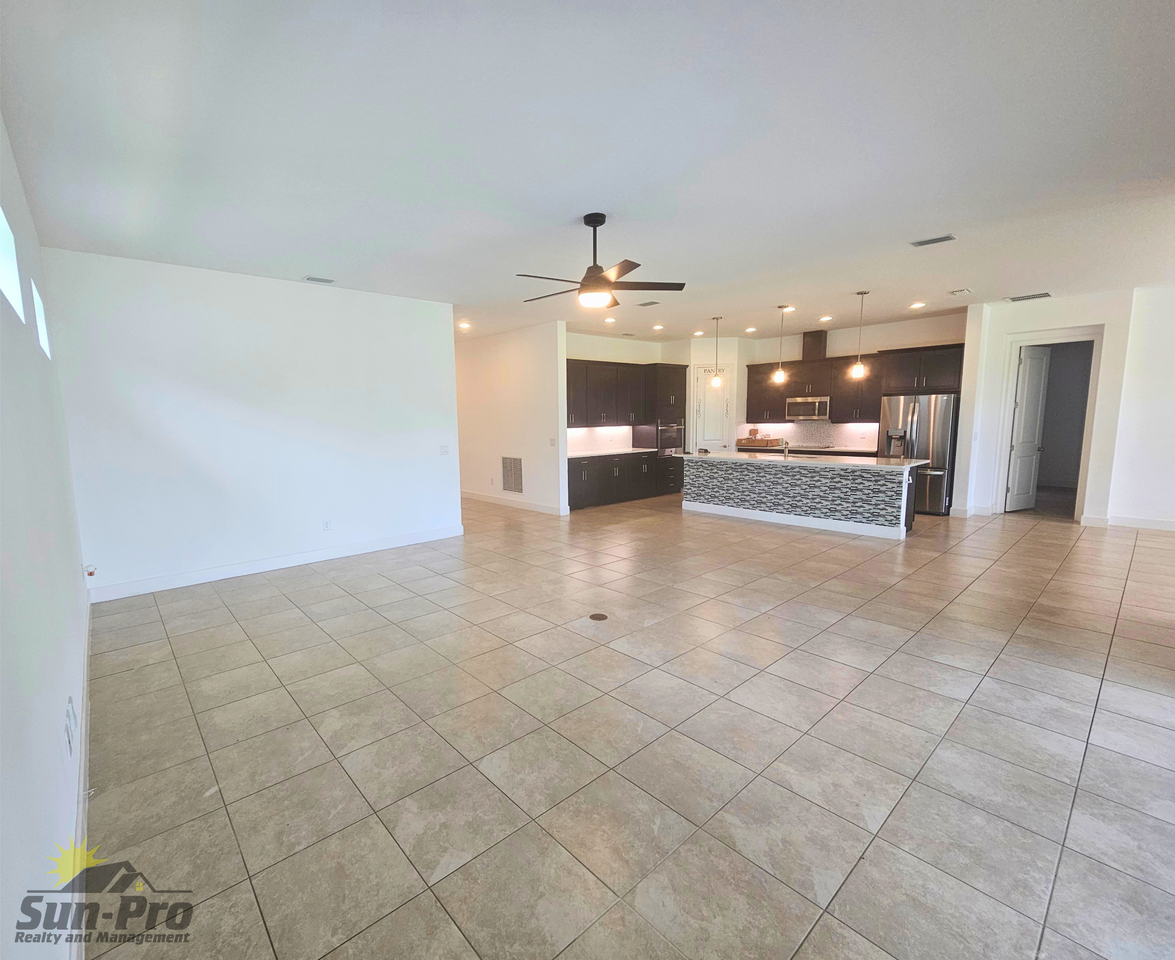 6235 W Fallsgrove Ln - Photo 4 of 34