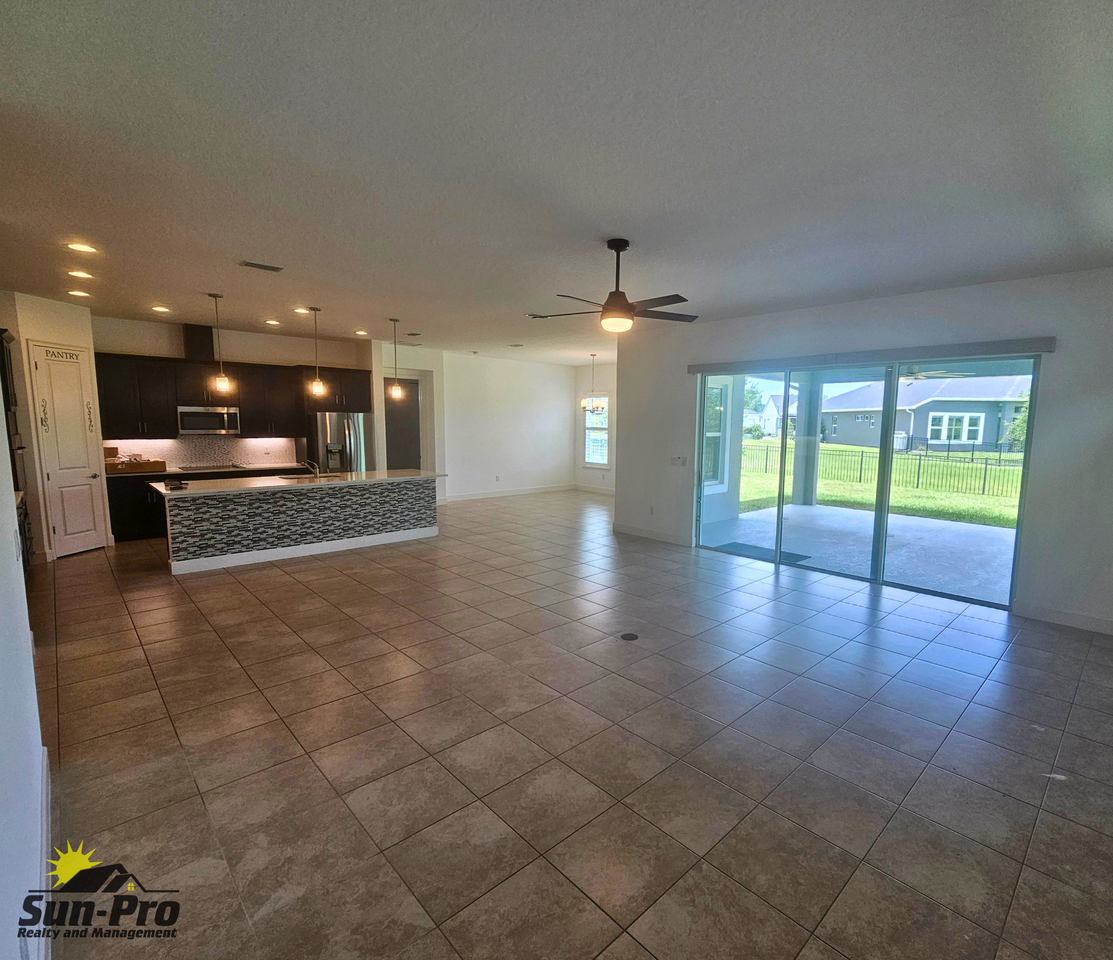 6235 W Fallsgrove Ln - Photo 5 of 34